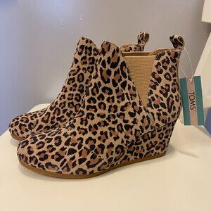 TOMS Kelsey Desert Tan Leopard Round Toe Suede Wedge Booties Size 8.5